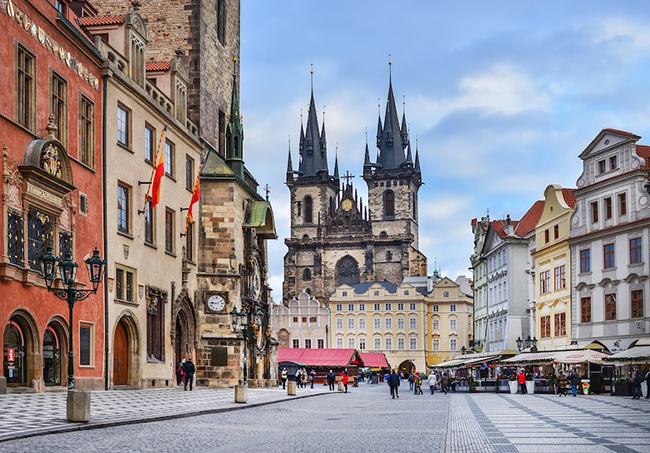 Prague: Prague là một thành phố huyền diệu của các nhà thờ tuyệt đẹp, kiến ​​trúc thời trung cổ, văn hóa sôi động, ẩm thực cao cấp và bầu không khí tràn đầy năng lượng.