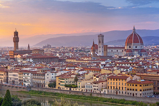 Florence: Florence là một bảo tàng ngoài trời khổng lồ với khối lượng lớn về nghệ thuật và kho tàng kiến ​​trúc. Những kiệt tác nghệ thuật của Florence được tìm thấy khắp thành phố.