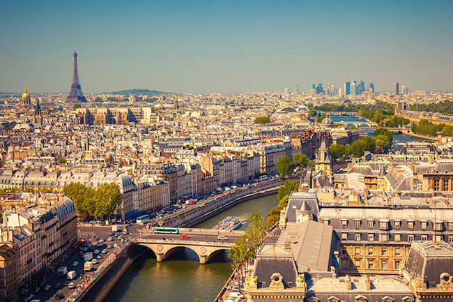 Paris: Thu hút hơn 45 triệu du khách mỗi năm, Paris là điểm đến nổi tiếng nhất thế giới. Được mệnh danh là “kinh đô ánh sáng”, Paris thu hút du khách đến với bầu không khí lãng mạn cùng giải trí, ẩm thực, thời trang, nghệ thuật và văn hóa.