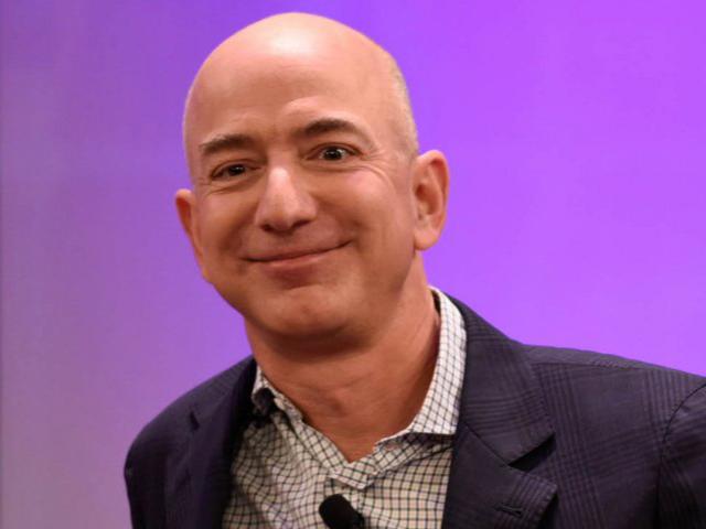 Vì sao cấp dưới phát hoảng khi nhận email 1 ký tự của Jeff Bezos?