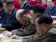 Thế giới - Tổng tham mưu trưởng Triều Tiên ngủ gật trước mặt Kim Jong-un?