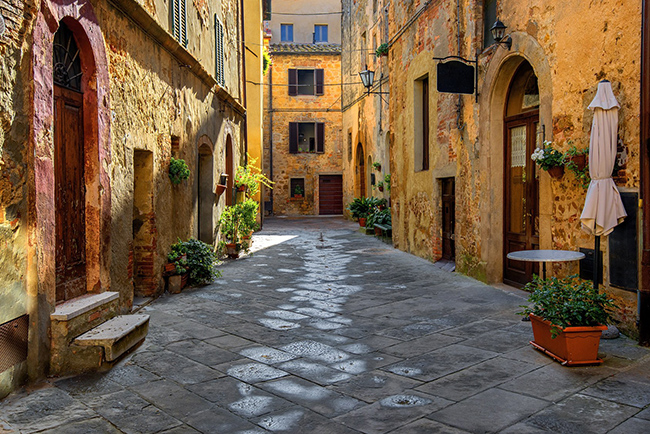 Montepulciano: Nằm ở phía Nam vùng Tuscany, Montepulciano là một thị trấn được xây dựng thời Trung cổ và Phục hưng được bảo tồn rất tốt.