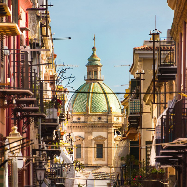 Palermo: Thủ đô của Sicily, Palermo được biết đến rộng rãi với lịch sử, kiến ​​trúc, văn hóa và ẩm thực độc đáo của vùng Sicily.