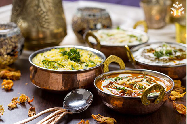 Ấn Độ: Thực phẩm truyền thống của Ấn Độ sử dụng nhiều loại gia vị khác nhau và được dùng với nước sốt flavourful. Gạo cũng là một trong những thực phẩm cơ bản của ẩm thực Ấn Độ.