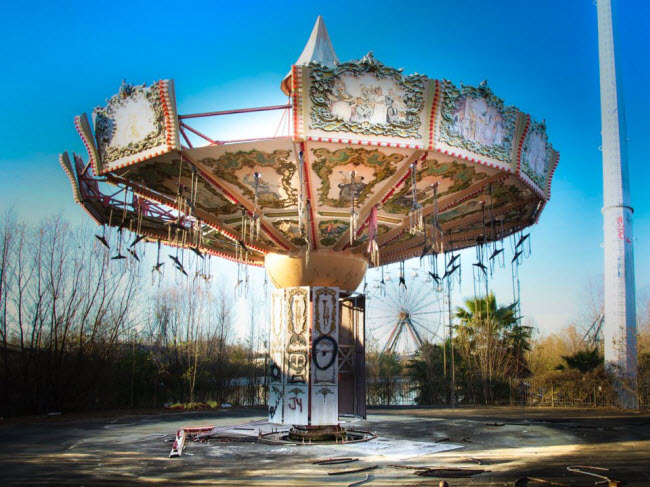 Công viên được xây dựng vào năm 2000 với tên gọi ban đầu là Jazzland, trước khi Six Flags mua lại khu vui chơi này và đổi tên nó vào năm 2002.
