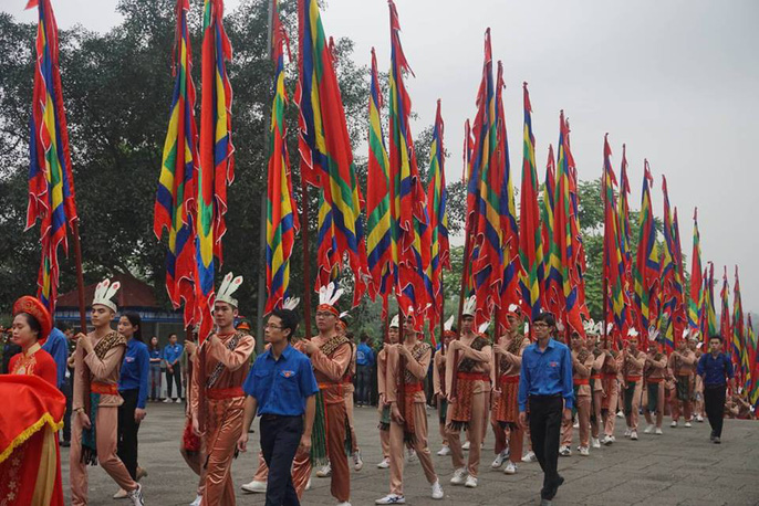 Thủ tướng Nguyễn Xuân Phúc dâng hương tại Đền Hùng dưới mưa - 3