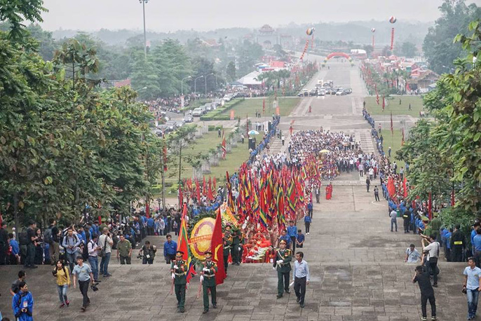 Thủ tướng Nguyễn Xuân Phúc dâng hương tại Đền Hùng dưới mưa - 5