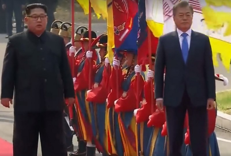 Xem cách Tổng thống Hàn Quốc đón tiếp Kim Jong-un ở Bàn Môn Điếm - 2