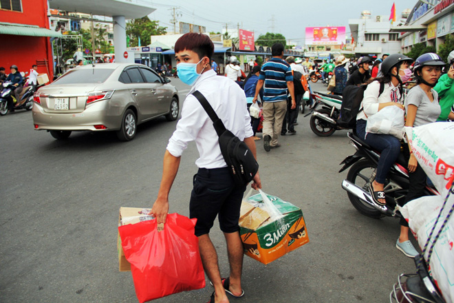 Hàng nghìn người rời thành phố đi nghỉ lễ, cửa ngõ Sài Gòn người, xe như nêm - 15