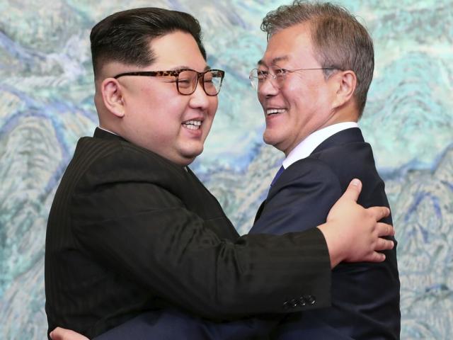 Kim Jong-un nói tiếng gì khi gặp Tổng thống Hàn Quốc?