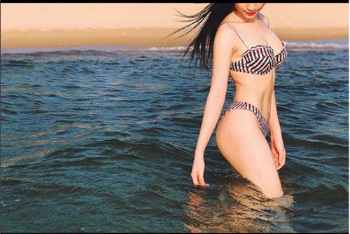 Diện bikini dây mảnh, Hòa Minzy lộ hình xăm hông cá tính - 1