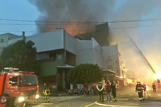 Cháy nhà máy Đài Loan có nhiều lao động Việt Nam, 5 lính cứu hỏa hy sinh - 1