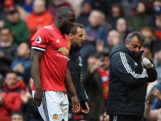 MU - Mourinho lo lắng: Lukaku đau chân, sợ nghỉ chung kết FA Cup