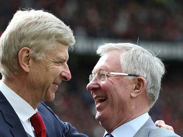 MU tri ân Wenger: Sir Alex tặng quà, Sanchez chào thầy cũ