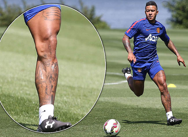 Memphis Depay xăm nhiều hình trên chân.&nbsp;