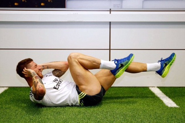 Ramos cuồng tập gym nhất nhì Real Mandrid. Đây là khoảnh khắc anh tập phối hợp tay không và chân.