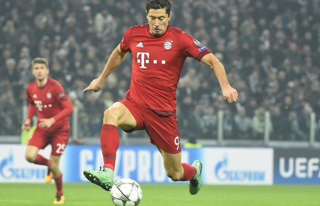 Robert Lewandowski thường tập bài chân cuốn sau ở phòng gym để chân khỏe mạnh.&nbsp;