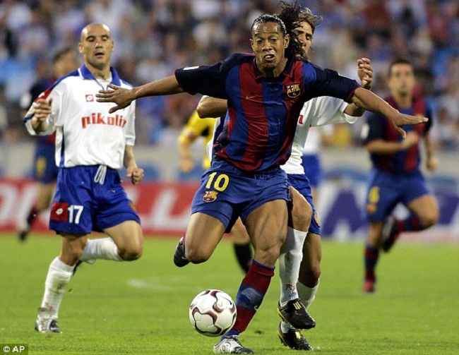 Đôi chân mạnh mẽ của Ronaldinho từng khiến nhiều đối thủ dè chừng.&nbsp;