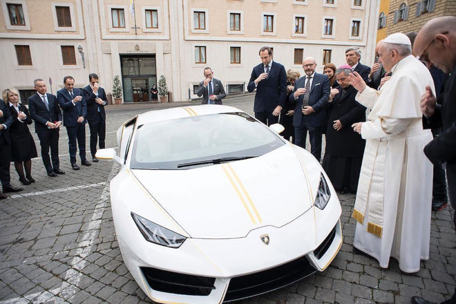 Cơ hội sở hữu Lamborghini Hurcan của Đức Giáo hoàng Francis - 1