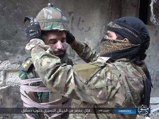 Khủng bố IS kích nổ quả bom gắn lên đầu binh sĩ Syria