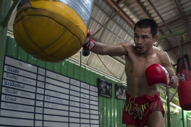 Đỉnh cao boxing: “Gã lùn khổng lồ” Thái Lan sắp phá kỷ lục Mayweather - 1