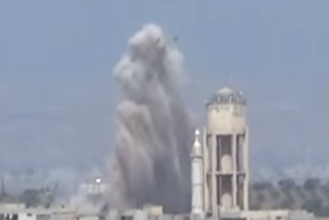 Nga dùng bom siêu chính xác diệt gọn ổ khủng bố ở Syria  - 1