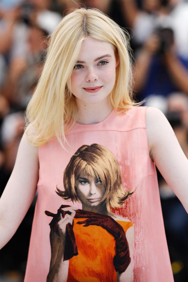 Với lần xuất hiện lộng lẫy tại Cannes năm ngoái, người ta ca ngợi nữ diễn viên trẻ Elle Fanning bằng cụm từ “tiên nữ giáng trần”.