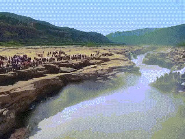 Ngắm cảnh ngoạn mục tại thác nước trên sông Hoàng Hà ”nổi cơn thịnh nộ”