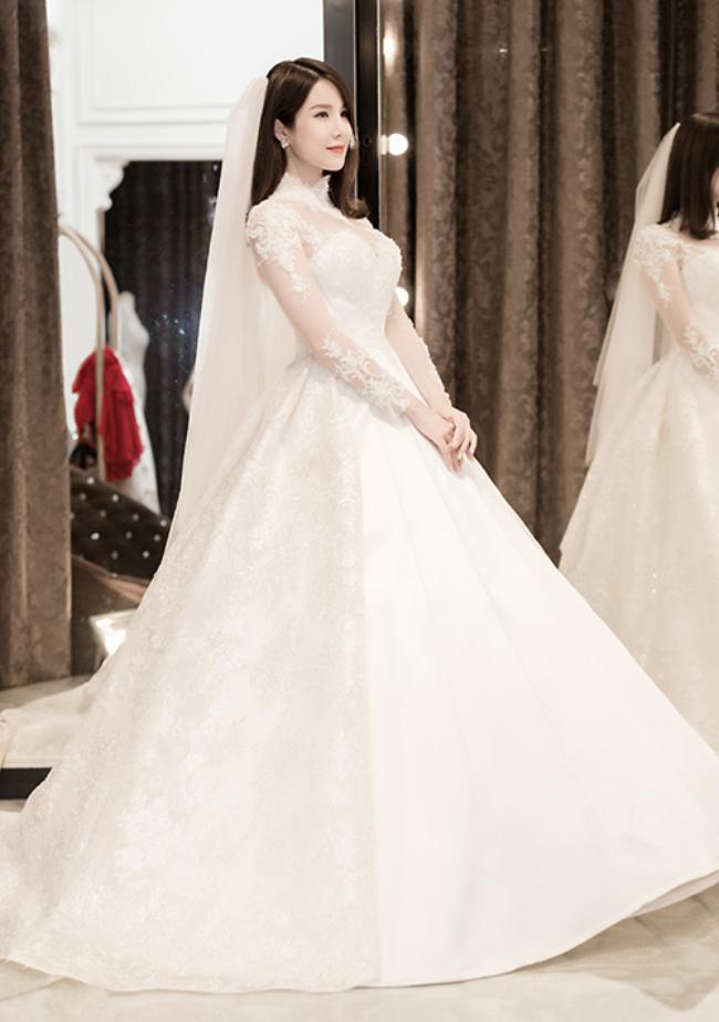 Hé lộ váy cưới hơn trăm triệu của Diệp Lâm Anh - 1