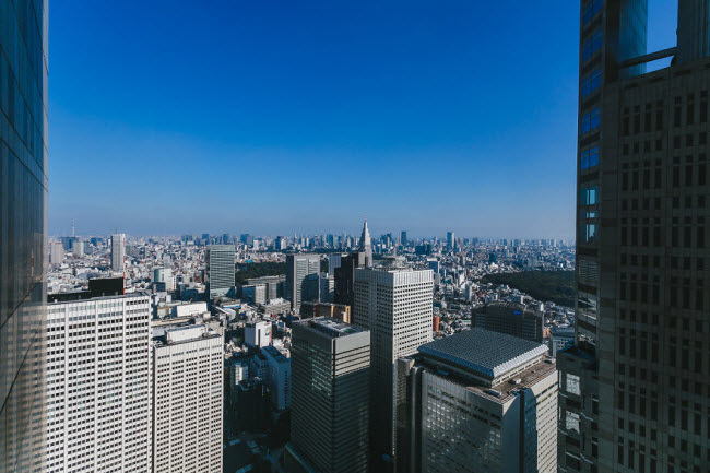 Chiêm ngưỡng thành phố Tokyo từ trên tòa nhà văn phòng chính phủ Nhật Bản.