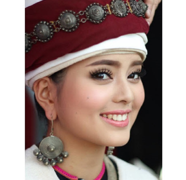 4. Phounesup Phonnyotha đích thực là quốc bảo mỹ nữ Lào. Cô đại diện nước nhà dự thi Hoa hậu Quốc tế 2017 và lọt top 8 chung cuộc. 