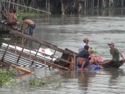 Tin tức trong ngày - Sà lan tông sập nhà dân rồi bỏ chạy, nhiều trẻ em rớt xuống sông trong đêm