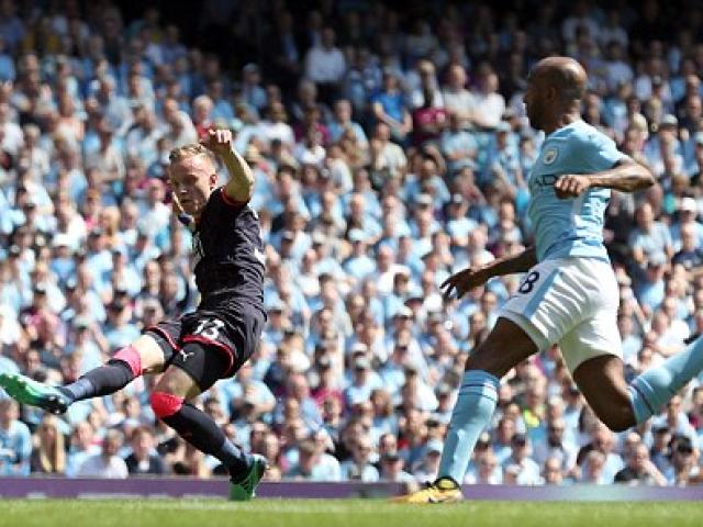 Man City - Huddersfield Town: Kịch bản khó ngờ, chiến quả xứng đáng