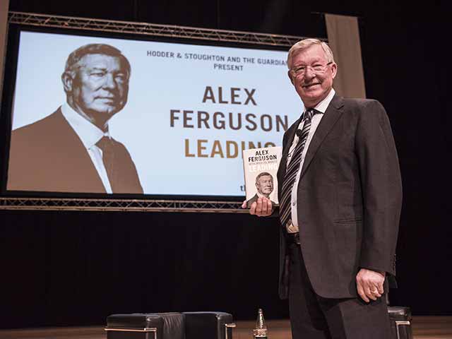 Sir Alex Ferguson thời nghỉ hưu: Vĩ đại không kém khi dẫn dắt MU