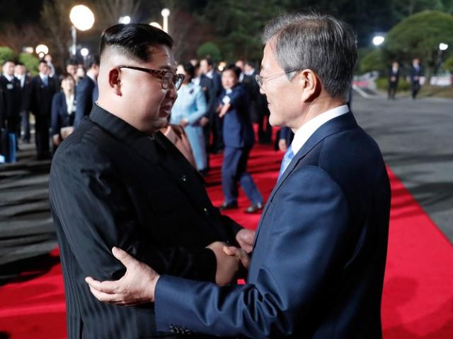 Tiết lộ thứ Tổng thống Hàn Quốc bí mật đưa cho Kim Jong-un