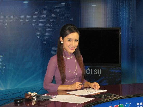 BTV Hoài Anh VTV &#34;trưng cầu ý fan&#34; về kiểu tóc hợp với mình nhất - 9