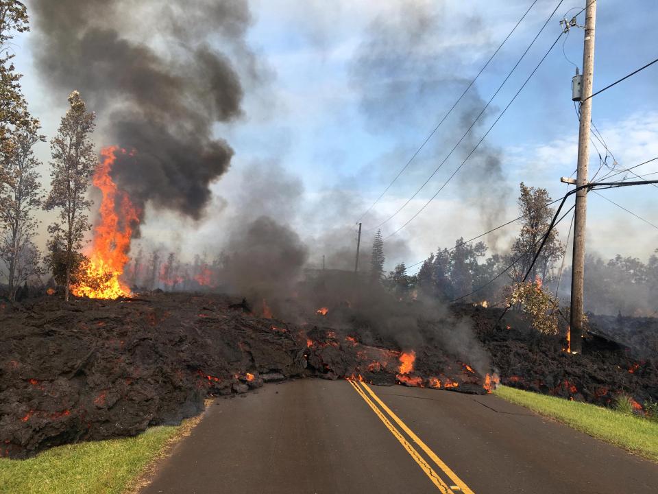 Khí độc và dung nham nóng hơn 1.000 độ tấn công Hawaii - 1