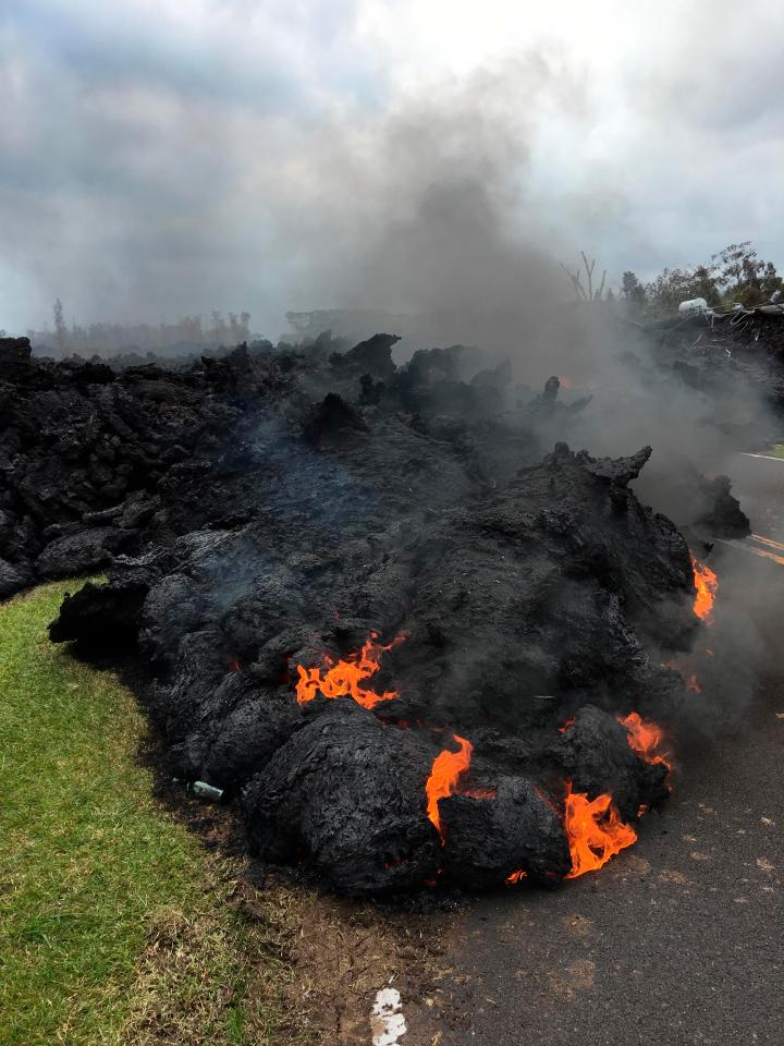 Khí độc và dung nham nóng hơn 1.000 độ tấn công Hawaii - 6