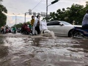 Tin tức trong ngày - Ông chủ “quái vật” hút nước ở SG nói gì sau khi mưa ngớt đường vẫn ngập?