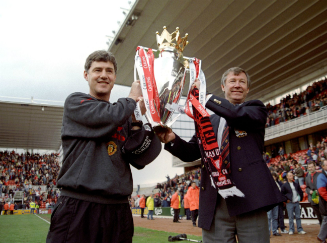 Chiến lược gia có biệt danh “Máy sấy tóc” (vì không ngại to tiếng quát nạt cầu thủ để họ tiến bộ) cùng trợ lý Brian Kidd cùng nâng cúp vô địch Premier League vào tháng 5 năm 1996.
