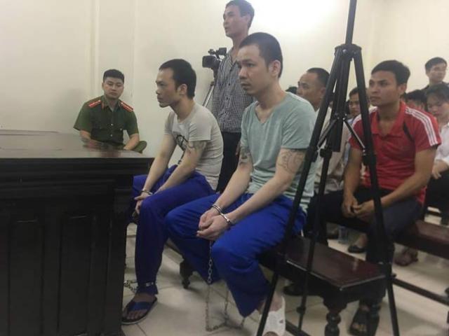 Hai tử tù Thọ ”sứt”, Nguyễn Văn Tình bị còng tay, xích chân đưa tới tòa