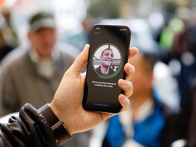 Face ID trên iPhone X gặp sự cố: Apple sẵn sàng đổi máy mới