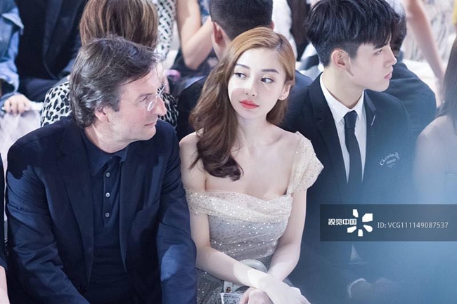 Hiện tại, Angelababy là cái tên đắt show và thu hút truyền thông số 1 trong làng giải trí Trung Quốc.