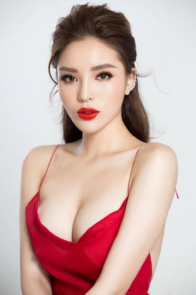 Kỳ Duyên là Hoa hậu Việt Nam đầu tiên thừa nhận chuyện thẩm mỹ vòng 1. 