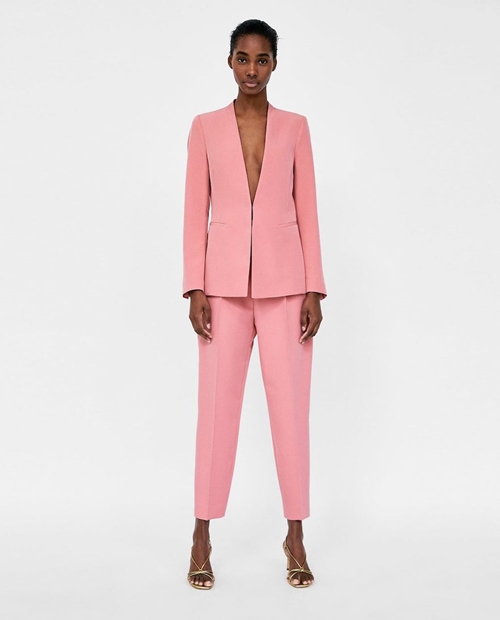 Suit hồng giá 2 triệu đồng của Zara &#34;phủ sóng&#34; mọi góc phố - 2