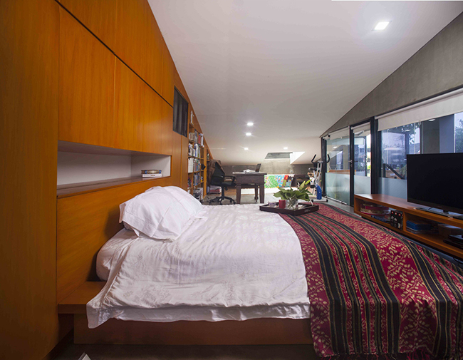 … và phòng ngủ với đồ nội thất rất đơn giản chủ yếu thiên về tiện lợi và thân thiện môi trường.
