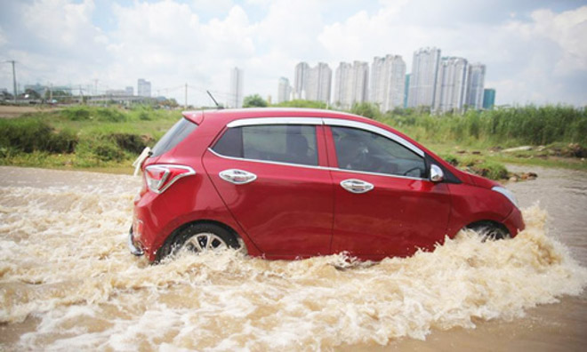10 Lưu ý khi lái xe ôtô trong mùa mưa bão để tránh gây hư hại xe - 1