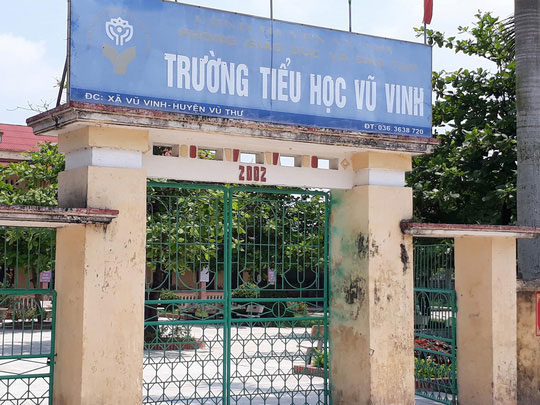 Học sinh lớp 1 bị cô giáo đánh tím tay vì đọc viết chưa thạo - 2