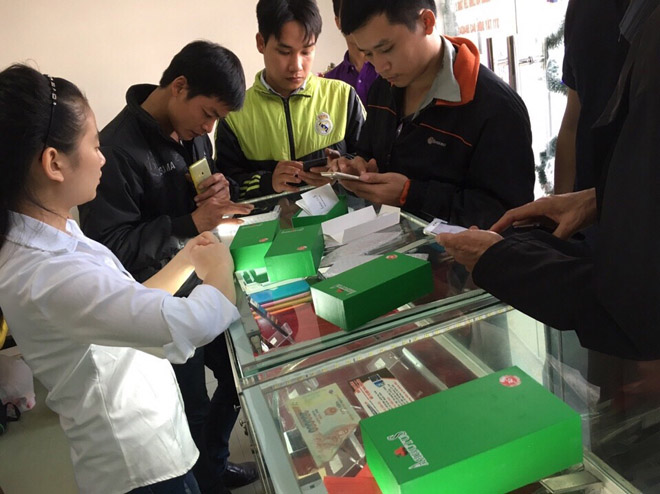 “Xả kho giá sốc”  smartphone RAM 2G, ROM 16G giá chỉ còn 1,5 triệu đồng - 1