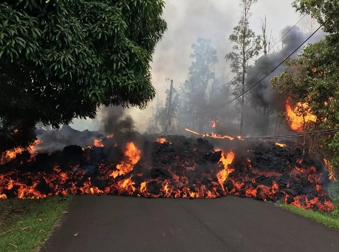Sau dung nham, núi lửa Hawaii sắp bắn đá &#34;đạn đạo&#34; nặng vài tấn? - 1